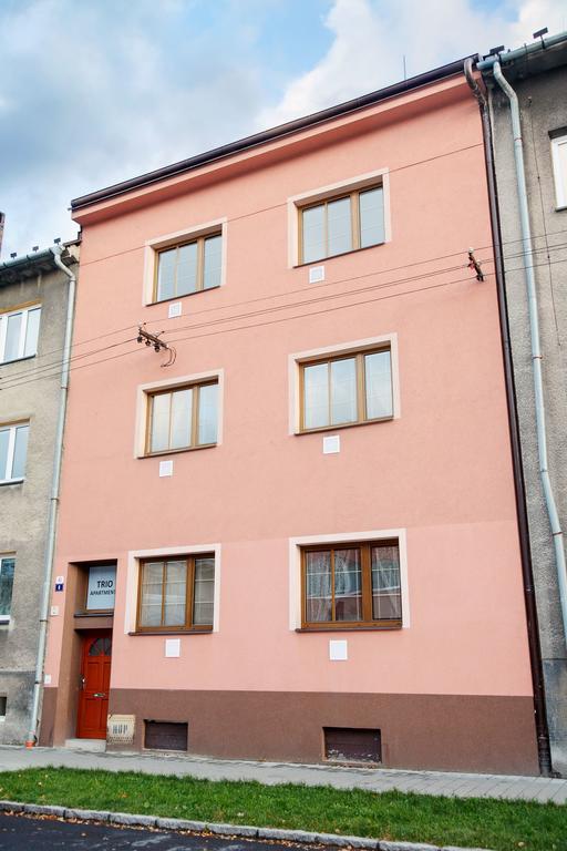 Trio Apartments اوسترافا المظهر الخارجي الصورة